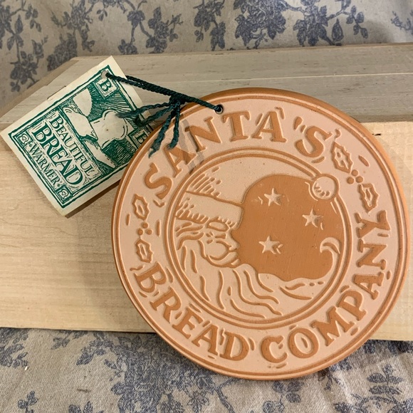 NWT Santa’s Bread Company Christmas Beautiful Bread Warmer Hill Design Inc - Picture 1 of 8
